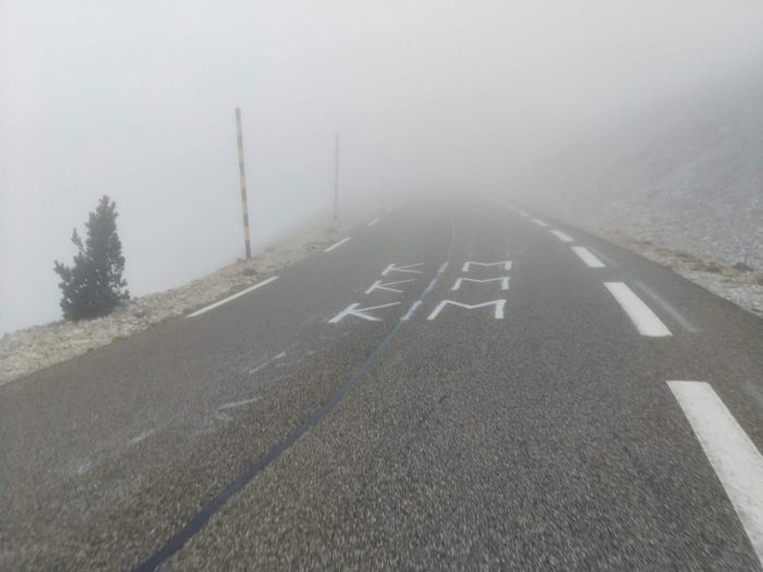 montée ventoux vélo brouillard